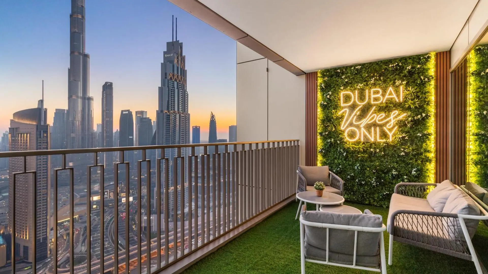 Deluxe 4Br With Patio - Burj Khalifa And Fountains View Lägenhet Dubai